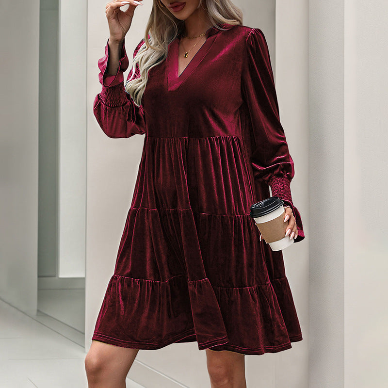 Damen Velvet-Kleid mit V-Ausschnitt und voluminösem Rüschendesign EB