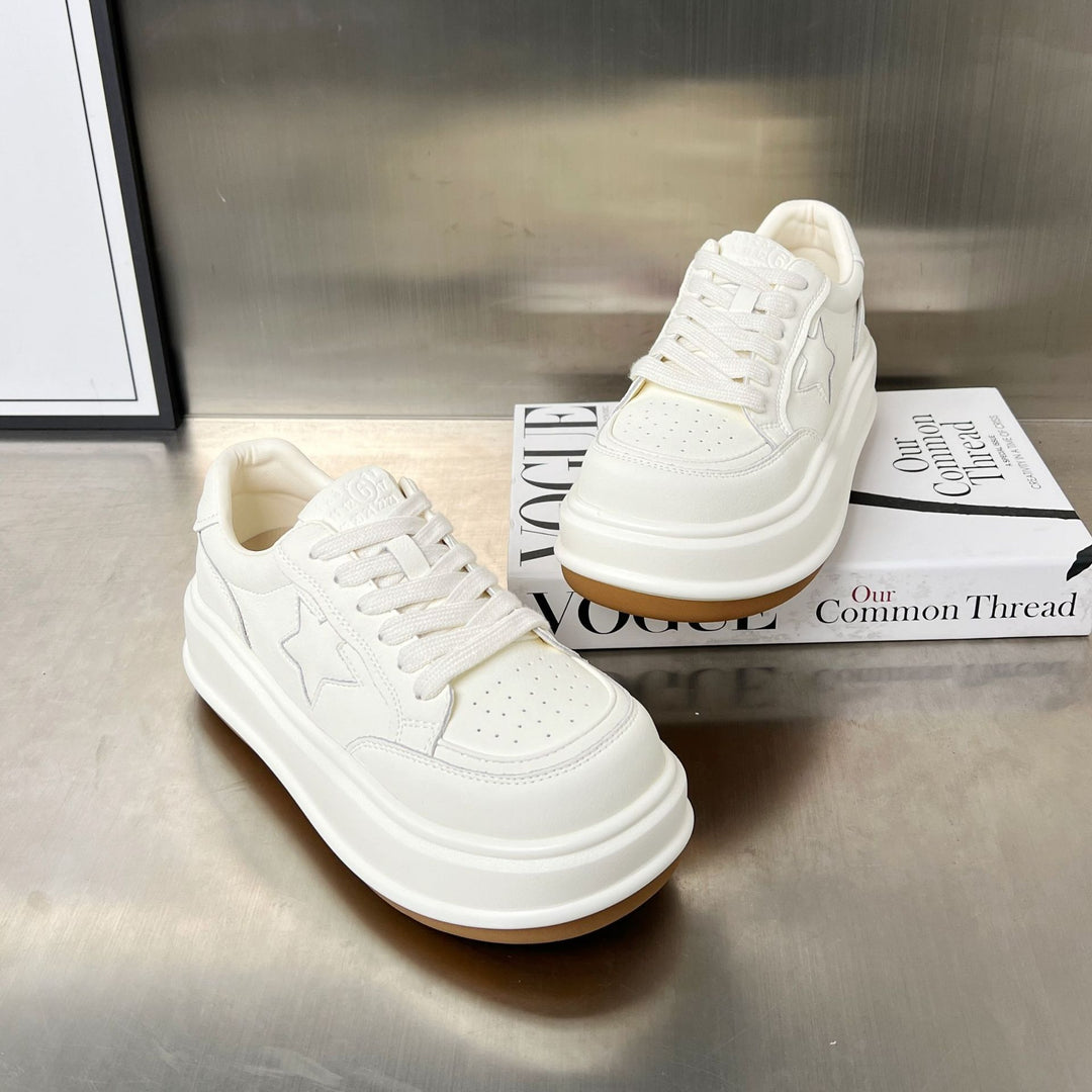 Damen Sportliche Sneaker mit erhöhter Sohle und modischem Sternenzier EB