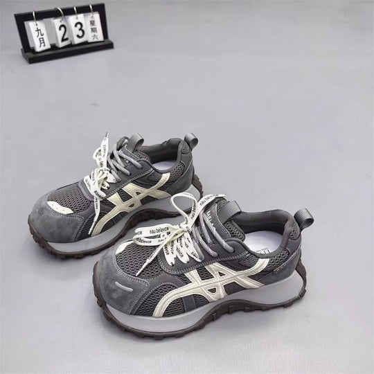 Damen sportliche Sneakers mit innovativer Dämpfungstechnologie und atmungsaktiver Obermaterialkombination EB