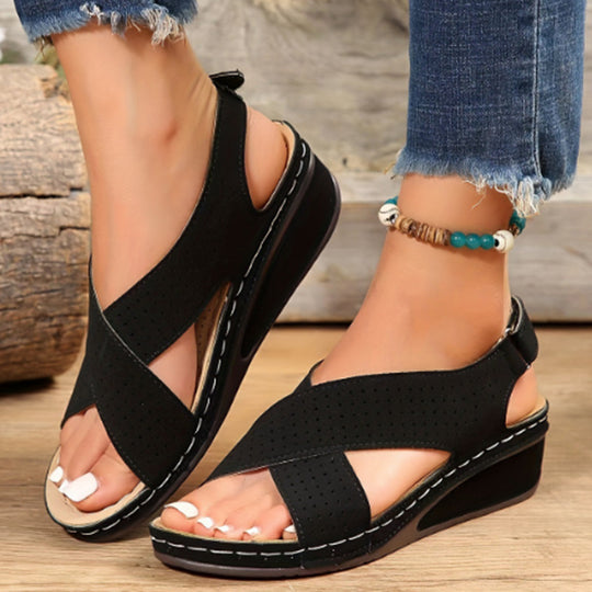 Damen Wedgesandalen mit perforierten Designelementen EB