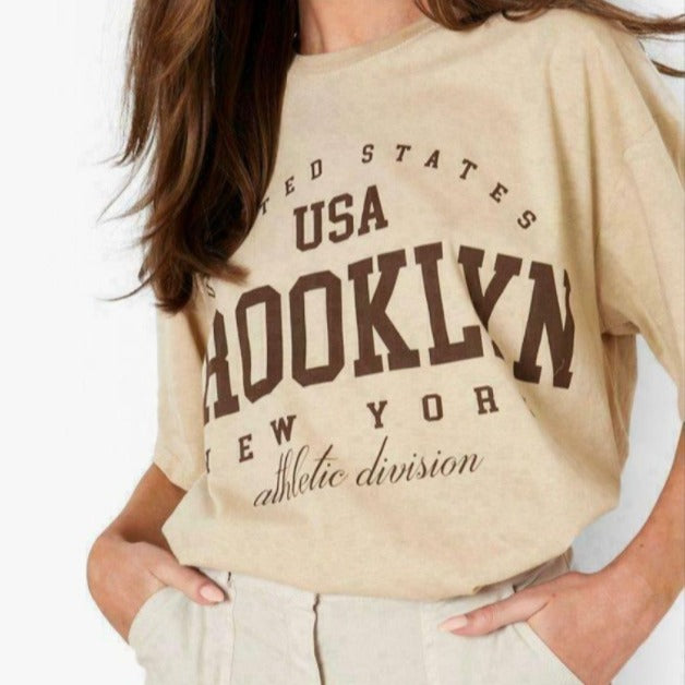 Damen Oversized T-Shirt mit sportlichem Brooklyn-Design und relaxed Fit EB