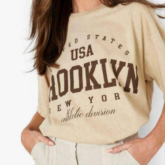 Damen Oversized T-Shirt mit sportlichem Brooklyn-Design und relaxed Fit EB