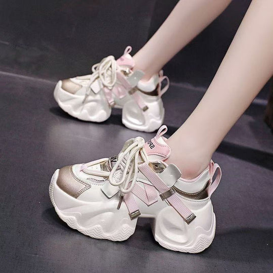 Damen Sportliche Sneaker mit innovativem Dämpfungssystem und futuristischem Design EB