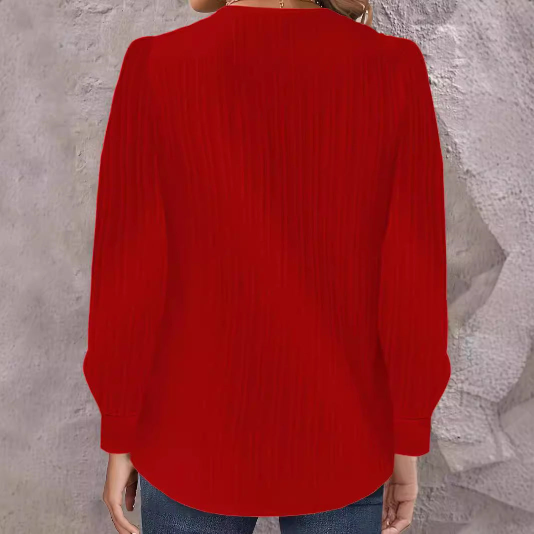 Damen Plissee-Bluse mit asymmetrischem Ausschnitt und Knopf-Details EB