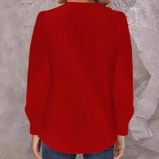 Damen Plissee-Bluse mit asymmetrischem Ausschnitt und Knopf-Details EB