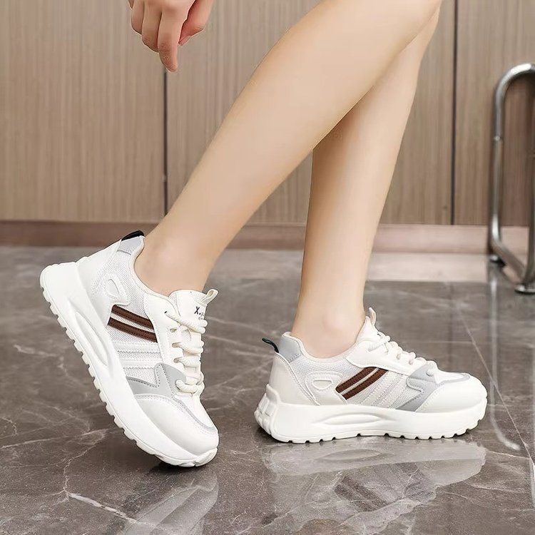 Damen Sportliche Sneaker mit atmungsaktiver Mesh-Oberfläche und dämpfender Sohle EB