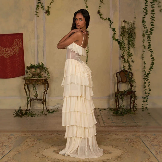 Damen Elegantes, schulterfreies Maxikleid mit fließenden Rüschen EB