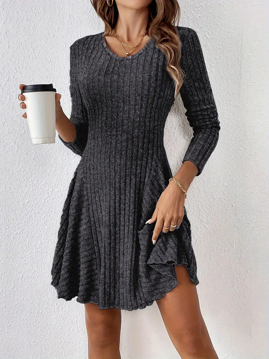 Damen Strickkleid mit raffiniertem Rüschendesign und schmeichelndem Schnitt EB