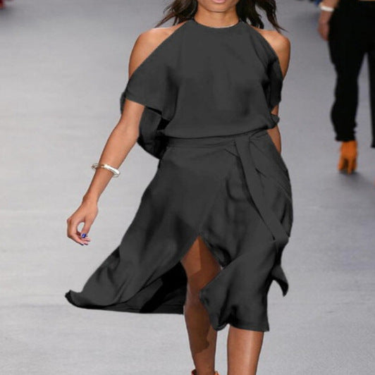 Damen Elegantes und fließendes Maxikleid mit tiefem Ausschnitt und Taillierung EB
