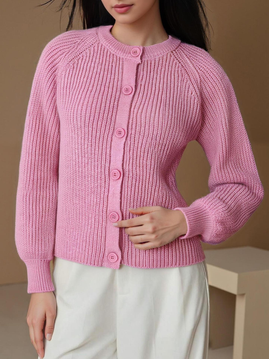Damen Strickjacke mit feinem Rippenmuster und geschützten Knöpfen EB