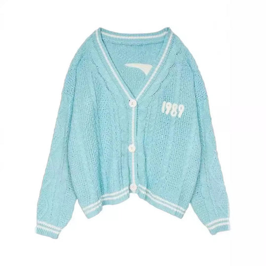 Damen nan kurze gestrickte V Ausschnitt Strickjacke mit Zopfmuster und Perlmuttknöpfen EB