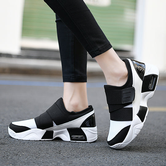 Damen Sportliche Slip-On Sneakers mit verstellbarem Riemen EB