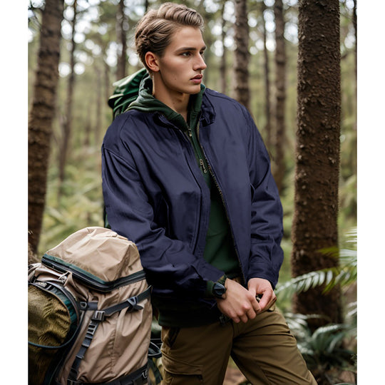 Herren funktionale Freizeitjacke im sportlichen Design mit gerundetem Kragen EB