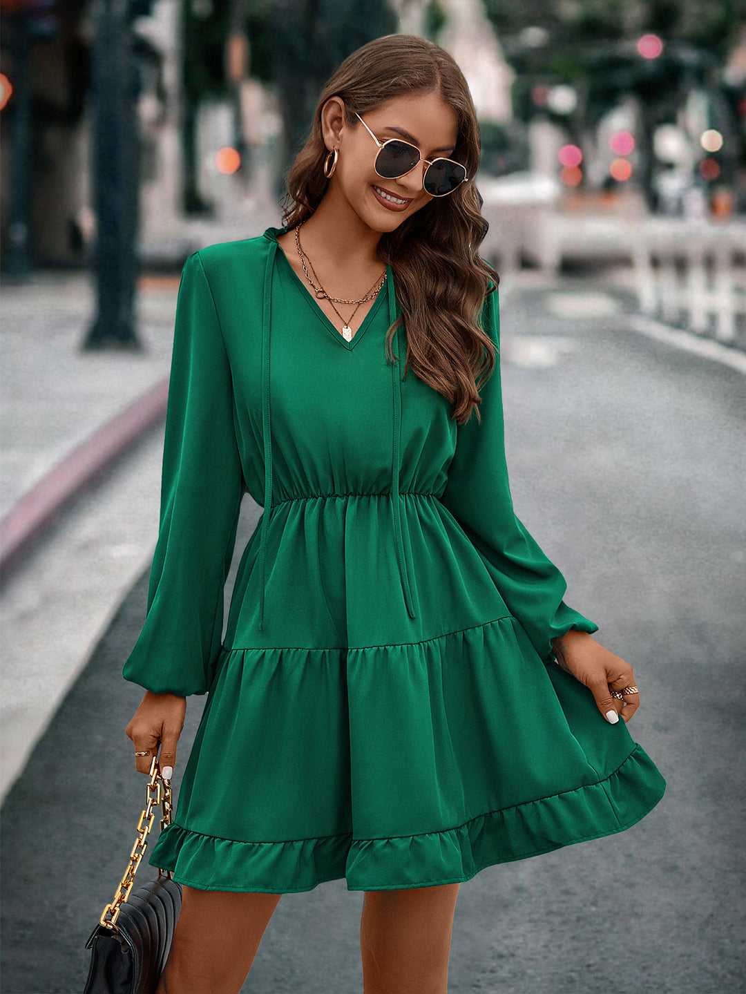 Damen kurzes Kleid mit lässigem Schnitt und Volantdetails EB