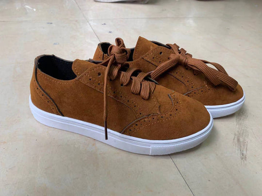 Damen modische Sneakers mit eleganten Details EB