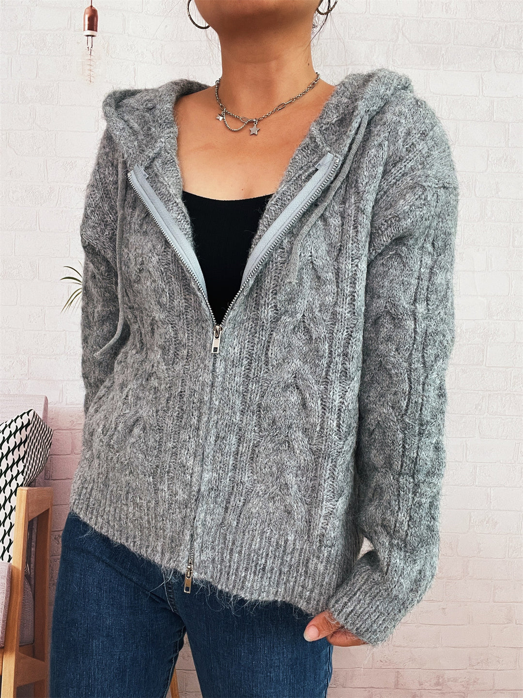 Damen kuschelige Grobstrickjacke mit Kapuze und Reißverschluss EB