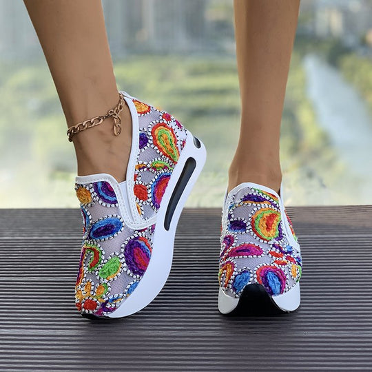 Damen Slip-On Keil-Sneaker mit besticktem Canvas-Obermaterial und luftgepolsterter Plateau-Sohle EB