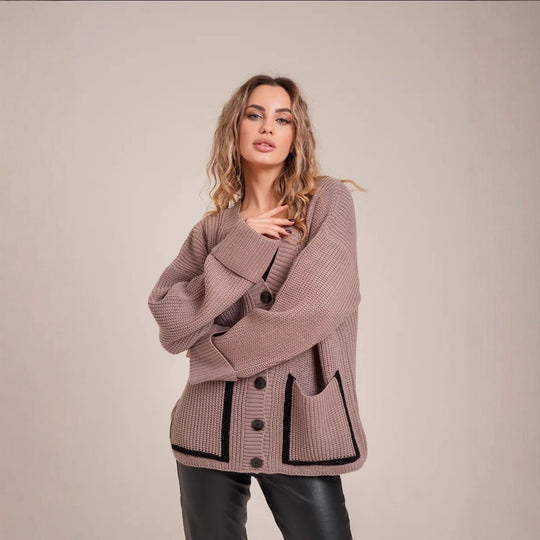 Damen Strickjacke mit modischem Schnitt und praktischen Knöpfen EB