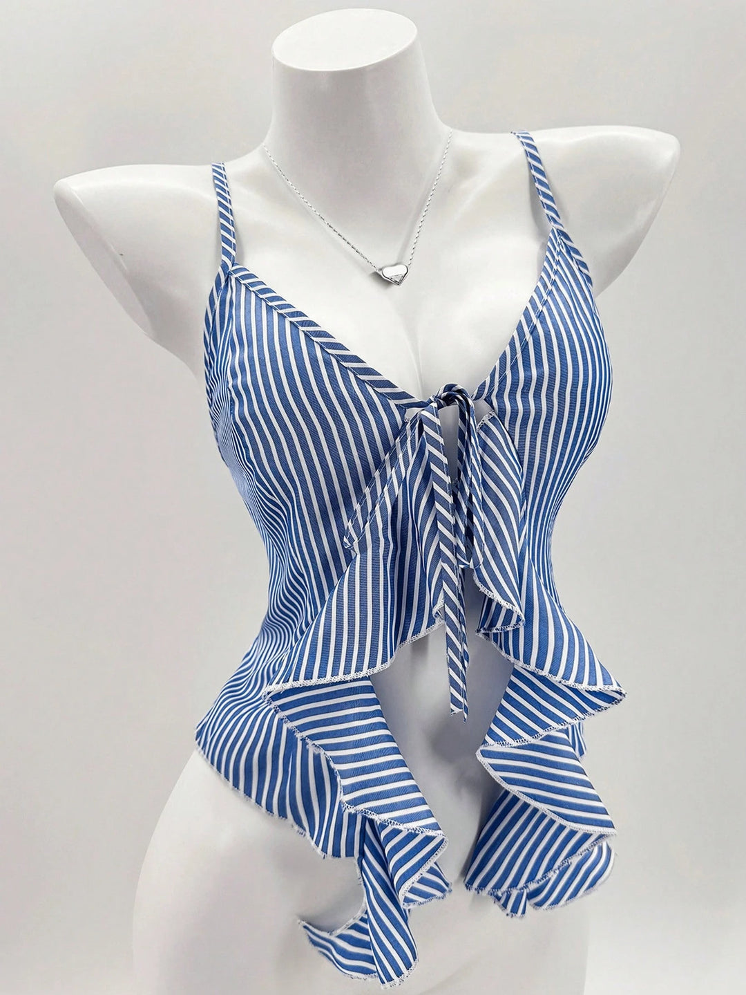 Damen Top mit voluminösen Rüschen und raffinierten Bindeschnüren EB