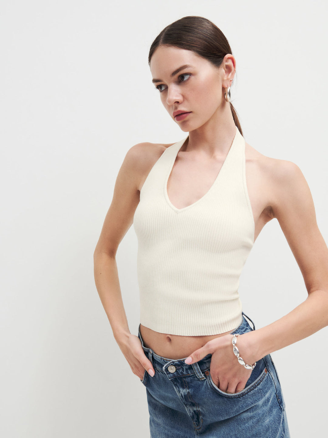 Damen figurbetontes Haltertop mit tiefem V-Ausschnitt und Rippstruktur EB