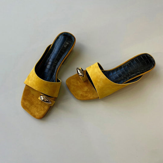 Damen Stilvolle Mules mit dekorativem Schmuckakzent EB