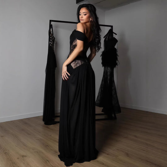 Damen Elegantes Spitzenkleid mit tiefem Schlitz und trägerlosem Schnitt EB
