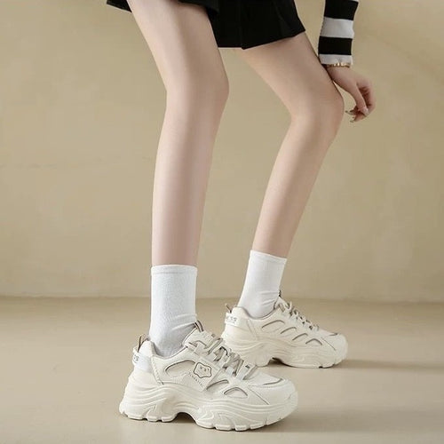 Damen Sportliche Chunky Sneakers mit atmungsaktiver Sohle und eleganten Designelementen EB