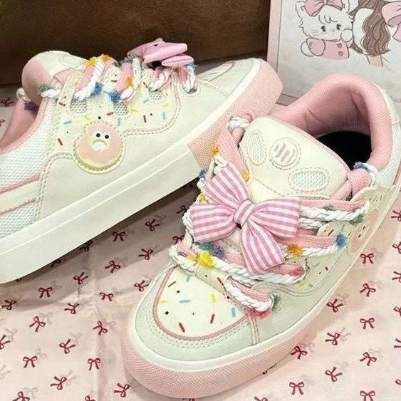 Damen Sneakers mit verspielten bunten Applikationen und komfortabler Dämpfung EB