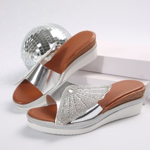 Damen Wedge-Pantoletten mit schimmerndem Strass und glänzendem Obermaterial EB