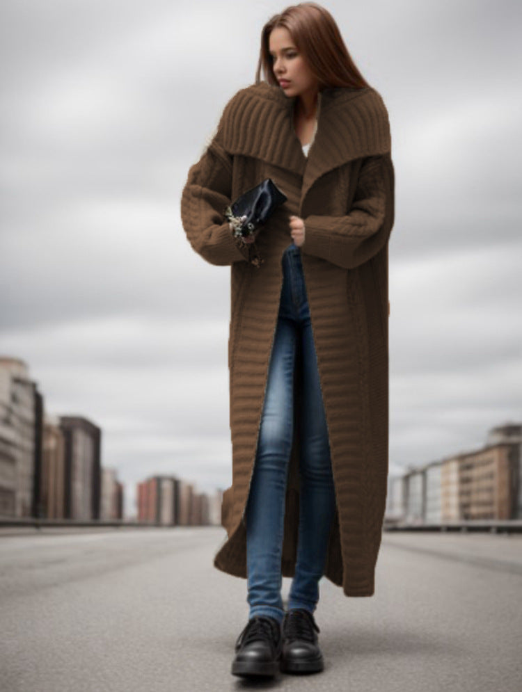 Damen Großer Strickmantel mit tiefem Kragen und kunstvollem Rippmuster EB