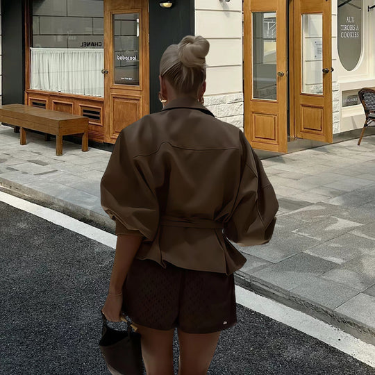 Damen elegante Jacke mit taillierter Silhouette und praktischen Taschen EB