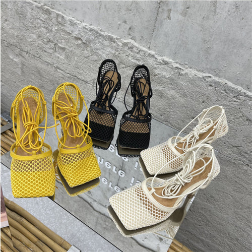 Damen nan luftige Netz-Sandalette mit quadratischer Zehenbox und Wickelschnürung EB