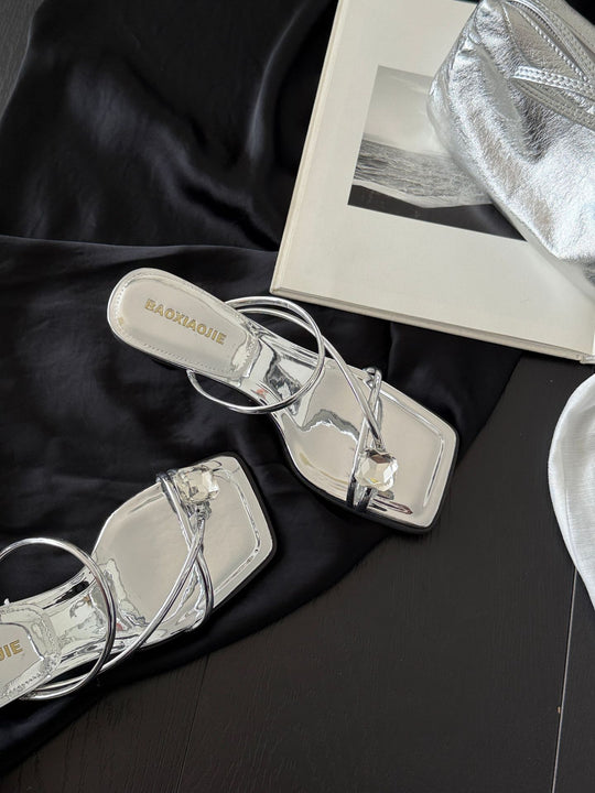 Damen Modische Plateau-Sandalen mit elegantem Riemendesign und glänzender Oberfläche EB