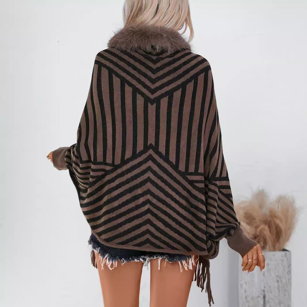 Damen Strickponcho mit elegantem Kunstfellkragen und fransigem Design EB