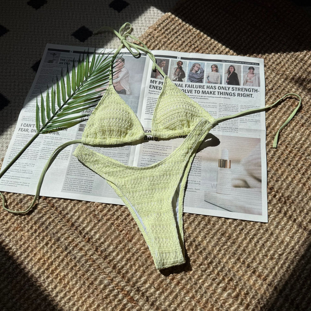 Damen Triangel-Bikini mit strukturierter Oberfläche und verspielten Trägern EB