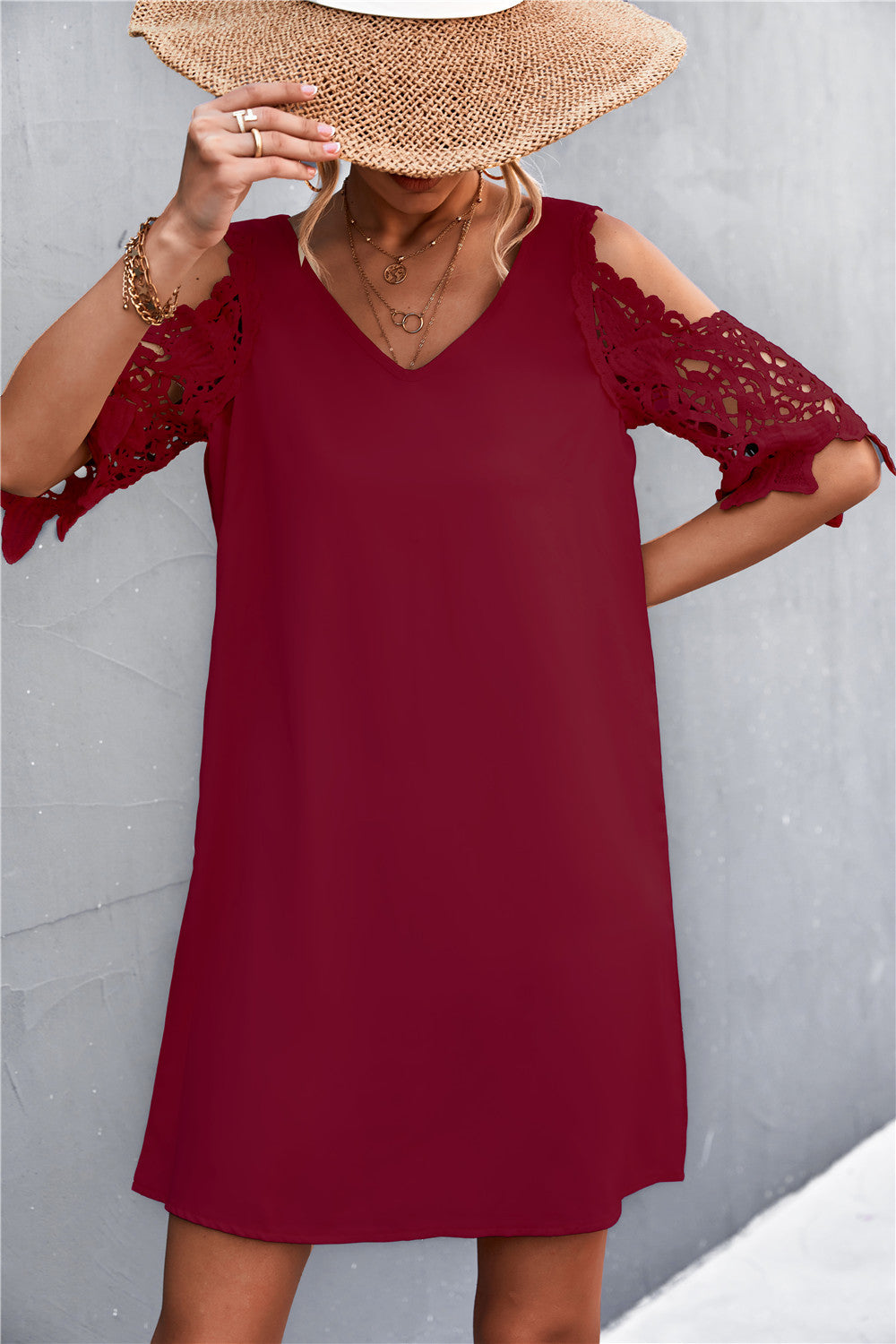 Damen luftiges Minikleid mit Spitzeneinsatz und elegantem V-Ausschnitt EB