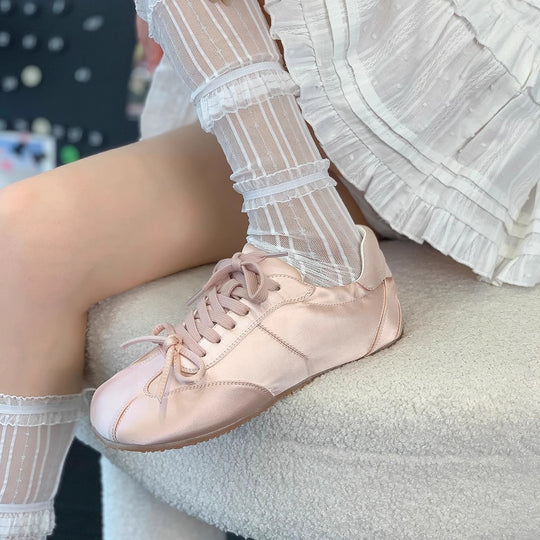 Damen Sportliche Sneakers mit eleganten Schnürdetails EB