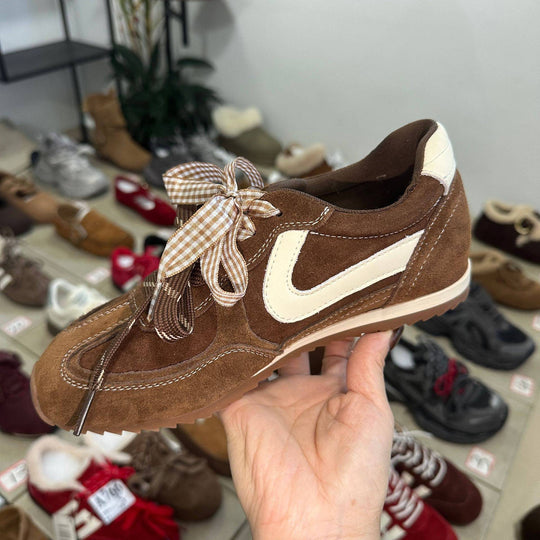 Damen Sportliche Sneakers in trendigem Design mit hochwertigen Wildleder-Details EB