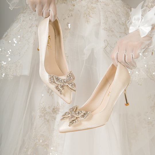 Damen Elegante Pumps mit funkelnder Blumenapplikation und schmalem Absatz EB