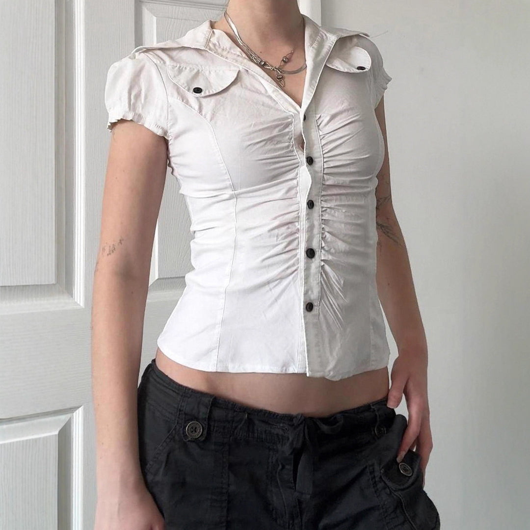 Damen figurbetontes Blusenshirt mit eleganten Rüschendetails und Knopfverschluss EB