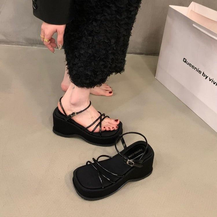 Damen Plattform-Sandalen mit verstellbarem Riemen und elegantem Metallic-Akzent EB