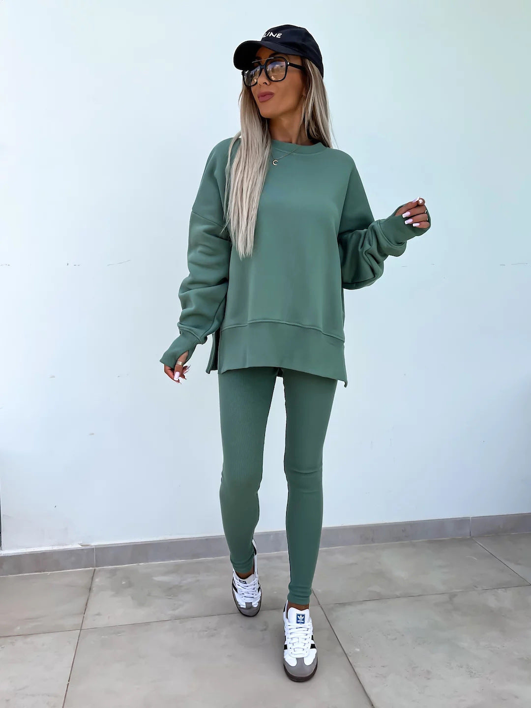 Damen komfortables Oversize-Lounge-Set mit langem Sweatshirt, gerippten High-Waist-Leggings und verlängerten Bündchen EB