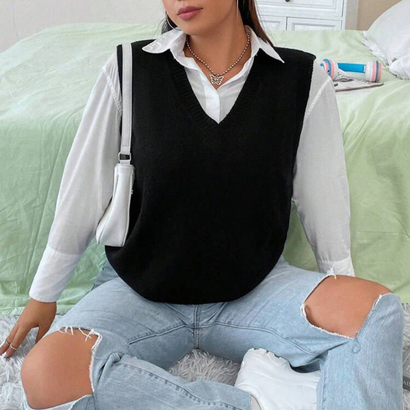 Damen Strickweste mit V-Ausschnitt und feinem Rippstrickmuster EB