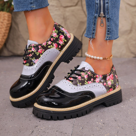 Damen Budapester-Schnürschuh mit floralem Print Lacklederbesatz und grober Profilsohle EB