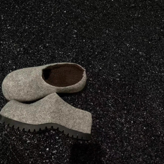 Damen Clogs aus hochwertigem Filz mit robustem Profil und rutschfester Sohle EB