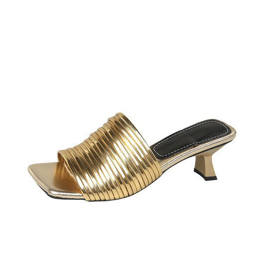 Damen-Mules mit glänzenden Riemen und elegantem Absatz EB