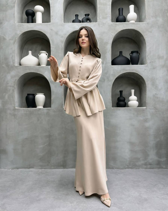 Damen Elegantes Kleid mit Rüschendetails und Knopfleiste EB