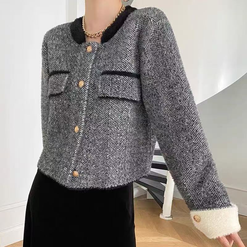 Damen Modischer Strickjacke mit Struktur und eleganten Knopfdetails EB