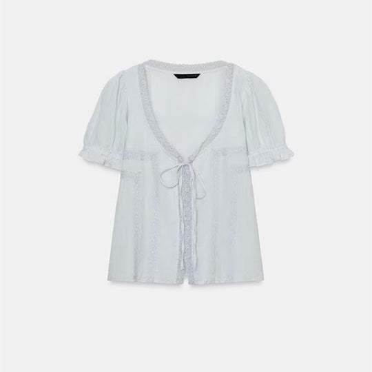 Damen luftige Bluse mit Rüschendetails und dekorativen Knöpfen EB