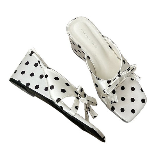 Damen elegante Mules mit gepunktetem Design und zartem Schleifenakzent EB